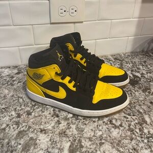 Mens Nike Jordan 1 Yellow & Black (Size 9.5)